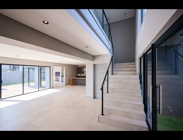 5 BEDROOM HOUSE FOR SALE IN HELDERFONTEIN ESTATE